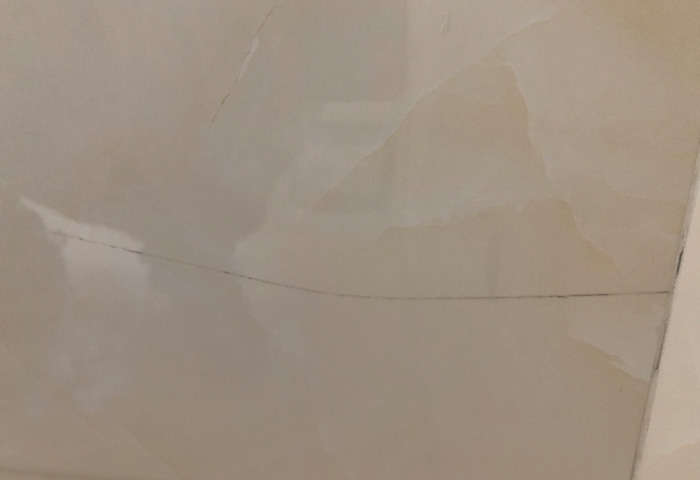 瓷磚開裂了怎么辦？瓷磚裂痕如何防治