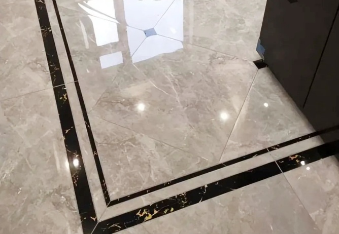 裝修大揭秘：瓷磚波打線為何失寵？?