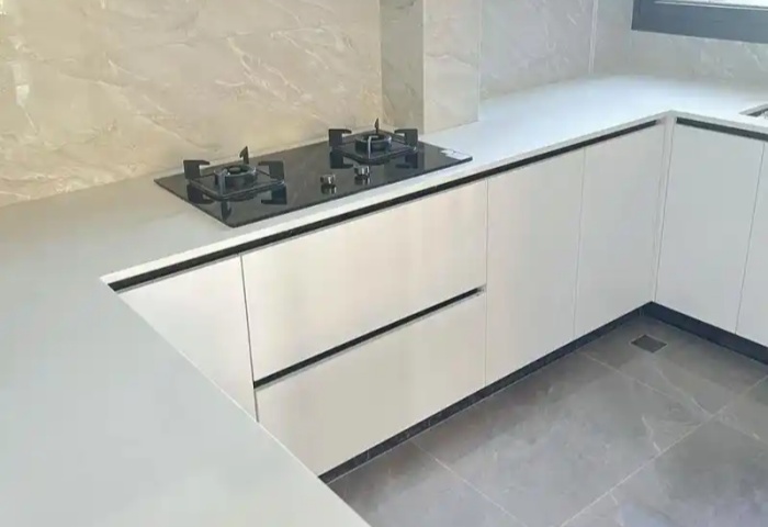 裝修選廚房臺(tái)面犯難？這些材質(zhì)科普幫你避坑